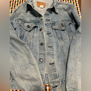 Vintage women’s Levi’s jean jacket M